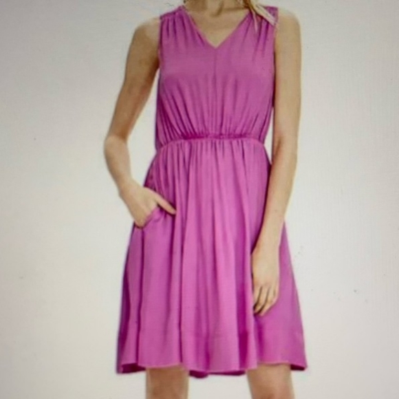 Banana Republic Dresses & Skirts - Banana Republic Shirred Light Purple dress sz 2 with pockets